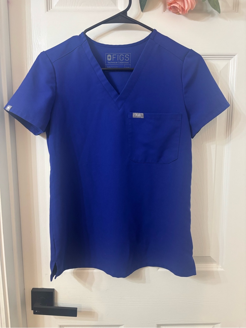 ⭐️Figs ❗️PRICE DROP❗️ Cobalt Blue V-Neck Scrub Top